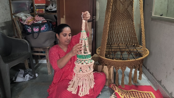 મહિલા બન્યા આત્મનિર્ભર મહિલા બન્યા આત્મનિર્ભર
