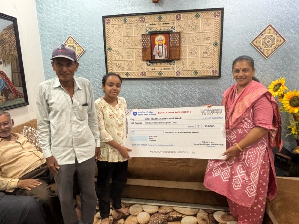દીકરીને ચેક વિતરણ કરવામાં આવ્યું