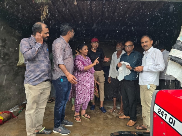 અધિકારી દ્વારા મુલાકાત લેવામાં આવી
