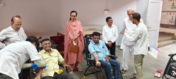 પોરબંદર જિલ્લા પંચાયતમાં સભાખંડ ખાતે રક્તદાન કેમ્પ યોજાયો.
