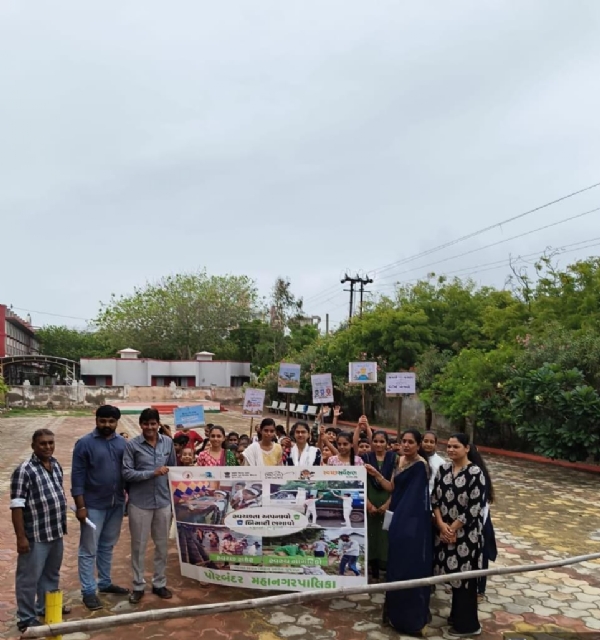 પોરબંદરની કે.બી. જોશી હાઈસ્કૂલમાં ભીના-સૂકા કચરાના યોગ્ય નિકાલ અંગે વિદ્યાર્થીઓને માર્ગદર્શન અપાયું.