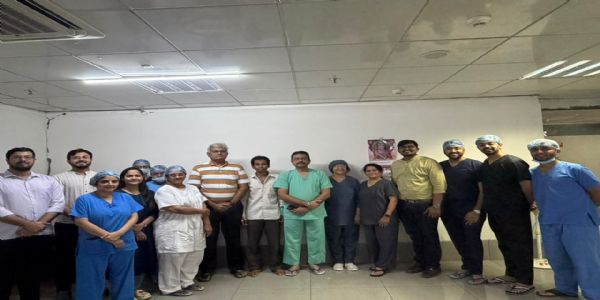 અમદાવાદ સિવિલ હોસ્પિટલના તબીબોનો કમાલ: શ્વાસનળીમાં દોઢ વર્ષથી ફસાયેલો દાંત માત્ર 2 મિનિટમાં બહાર કાઢી દર્દીને આપ્યું નવજીવન