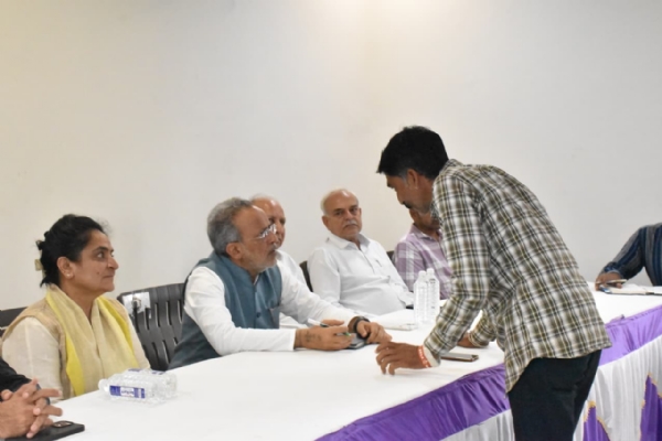 વન અને પર્યાવરણ મંત્રી  અર્જુન મોઢવાડીયાના અધ્યક્ષસ્થાને બગવદરમાં લોકદરબાર યોજાયો.