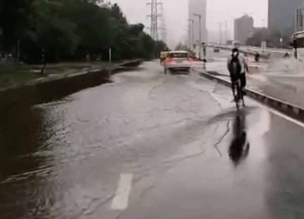 Ahmedabad has been flooded with rain since this morning
