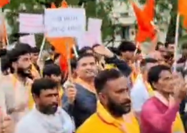 પાટણમાં ગૌભક્તો અને સામાજિક જાગૃત નાગરિકો દ્વારા ગૌરક્ષા માટે રેલી યોજાઈ, કલેક્ટરને ગૌપત્ર સુપ્રત કરવામાં આવ્યું.