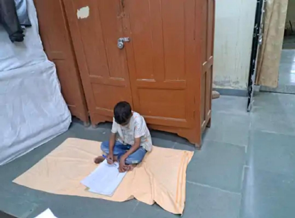 મહેસાણામાં શ્રમિક પરિવારના બાળકમાં શિક્ષણનો દીપ પ્રગટ્યો, પ્રાચાર્યના પ્રયાસથી 6 વર્ષના રાજવીરમાં ભણવાની જાગી લગન