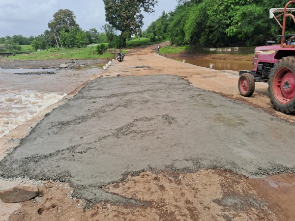 Department urgently repairing roads damaged by rain in Narmada district