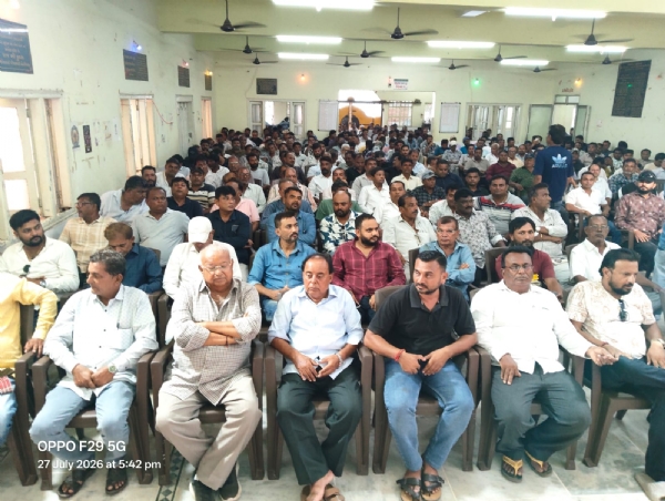 પોરબંદર બોટ એસોસિએશના સુકાન પર મુકેશ પાંજરીની વર્ણી. પોરબંદર બોટ એસોસિએશના સુકાન પર મુકેશ પાંજરીની વર્ણી.