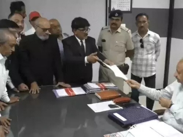 જામનગરમાં બાર એસો. નો વિરોધ જામનગરમાં બાર એસો. નો વિરોધ