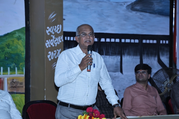 પોરબંદર મહાનગરપાલિકાના મ્યુનિસિપલ કમિશનર એચ.જે. પ્રજાપતિને લાગણીસભર વિદાય. પોરબંદર મહાનગરપાલિકાના મ્યુનિસિપલ કમિશનર એચ.જે. પ્રજાપતિને લાગણીસભર વિદાય.
