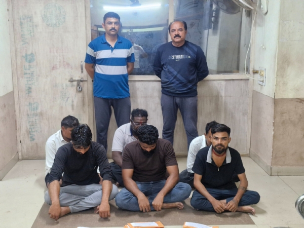 જુગાર રમતા ઝડપાયેલા જુગારીયા જુગાર રમતા ઝડપાયેલા જુગારીયા