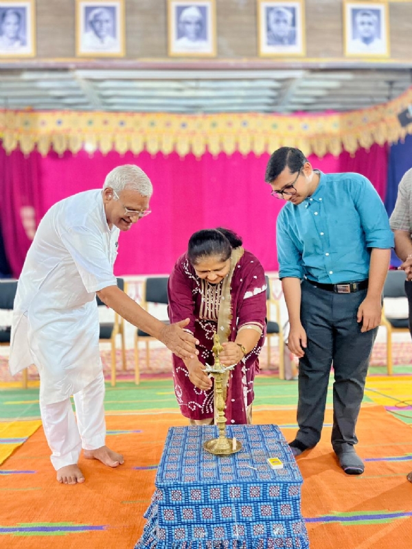 પ્રારંભ કરતા આગેવાનો પ્રારંભ કરતા આગેવાનો