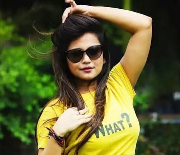 social media influencer Kirti Patel social media influencer Kirti Patel