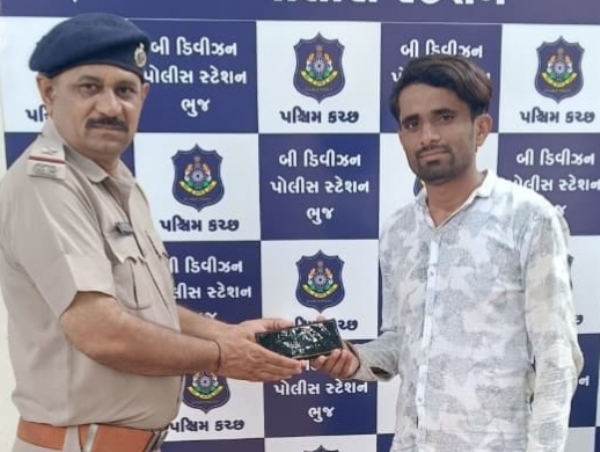 CEIR પોર્ટલ મારફતે મોબાઇલ પરત અપાયા CEIR પોર્ટલ મારફતે મોબાઇલ પરત અપાયા