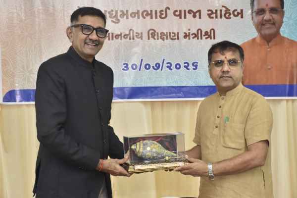 ભક્ત કવિ નરસિંહ મહેતા યુનિવર્સીટી ખાતે અભિવાદન સમારોહ યોજાયો ભક્ત કવિ નરસિંહ મહેતા યુનિવર્સીટી ખાતે અભિવાદન સમારોહ યોજાયો
