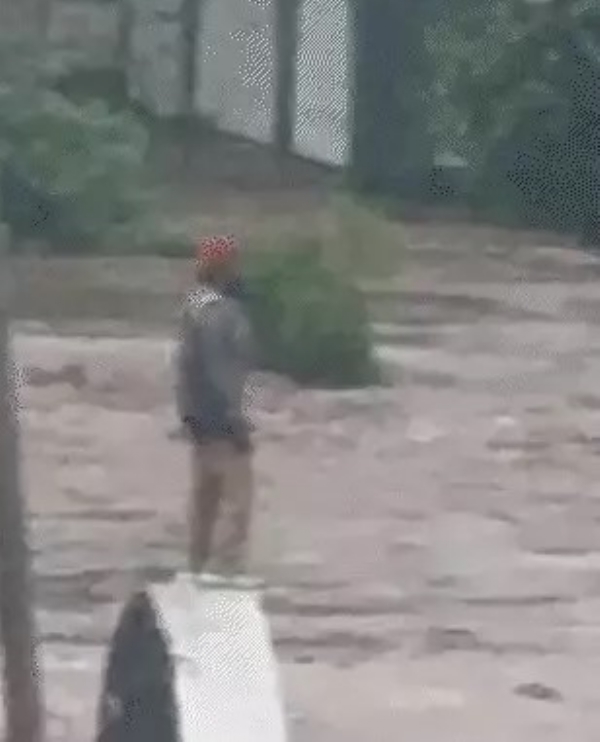Youth rescued from tree amid floods in Tilakawada Youth rescued from tree amid floods in Tilakawada
