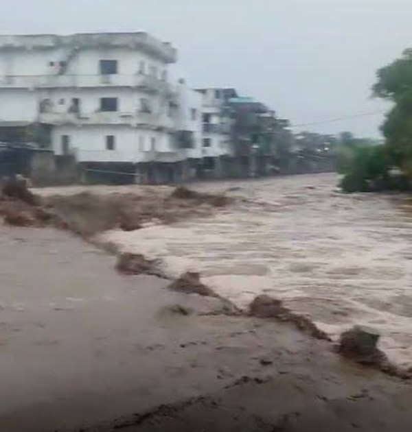 Four and a half inches of rain in two hours in Sagbara-Garudeshwar of Narmada district