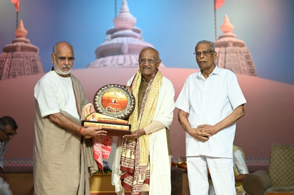 સાંદીપનિ વિદ્યાનિકે તનમાં 15મો ગુરુ ગૌરવ એવોર્ડ સમારોહ યોજાયો