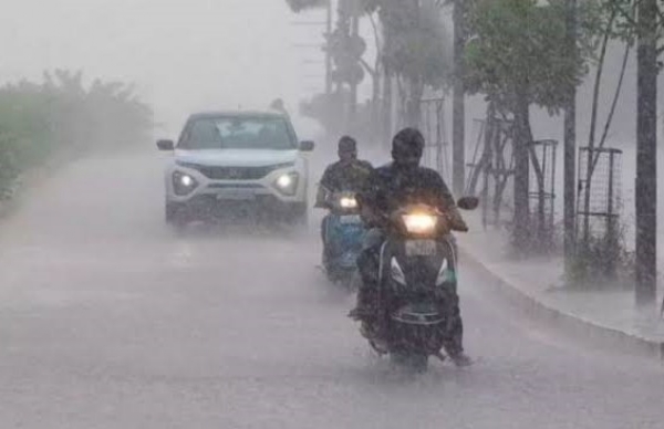 Heavy rain with strong winds in Ahmedabad, Heavy rain with strong winds in Ahmedabad,