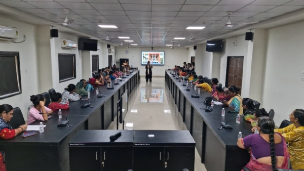 પોરબંદર મહાનગરપાલિકા દ્વારા સ્વસહાય         જૂથો અને લોકલ કારીગરો માટે વ્યવસાય વિકાસ અંગે વર્કશોપ યોજાયો.