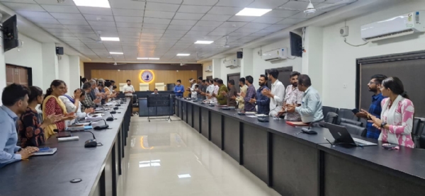 પોરબંદર મહાનગરપાલિકાના નવનિયુક્ત  મ્યુનિસિપલ કમિશનરએ ચાર્જ સંભાળી શાખાઓની કામગીરીની સમીક્ષા બેઠક યોજી.