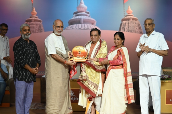 સાંદીપનિ વિદ્યાનિકે તનમાં 15મો ગુરુ ગૌરવ એવોર્ડ સમારોહ યોજાયો