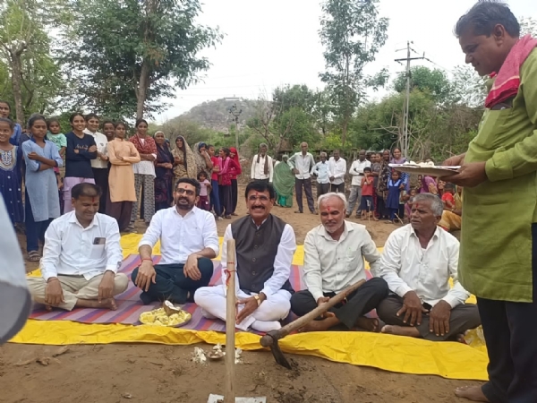 ઉમરેચા ગામે PM-AJAY યોજના હેઠળ ૧૦ વિકાસકાર્યોનું ખાતમુહૂર્ત ઉમરેચા ગામે PM-AJAY યોજના હેઠળ ૧૦ વિકાસકાર્યોનું ખાતમુહૂર્ત