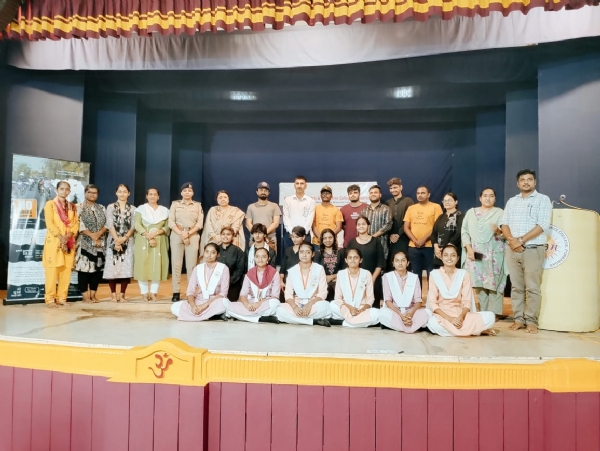 પોરબંદરમાં ‘નો ડ્રગ્સ કેમ્પેઈન’ અંતર્ગત જાગૃતિ કાર્યક્રમ અને બાઈક રેલી યોજાઈ. પોરબંદરમાં ‘નો ડ્રગ્સ કેમ્પેઈન’ અંતર્ગત જાગૃતિ કાર્યક્રમ અને બાઈક રેલી યોજાઈ.