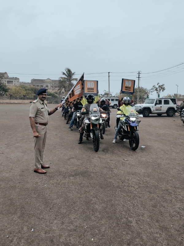 પોરબંદરમાં ‘નો ડ્રગ્સ કેમ્પેઈન’ અંતર્ગત જાગૃતિ કાર્યક્રમ અને બાઈક રેલી યોજાઈ. પોરબંદરમાં ‘નો ડ્રગ્સ કેમ્પેઈન’ અંતર્ગત જાગૃતિ કાર્યક્રમ અને બાઈક રેલી યોજાઈ.