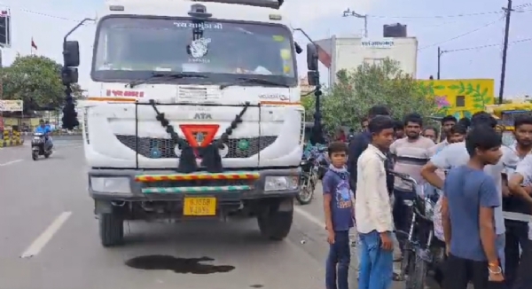 ડમ્પરને બાઈક ડમ્પરને બાઈક