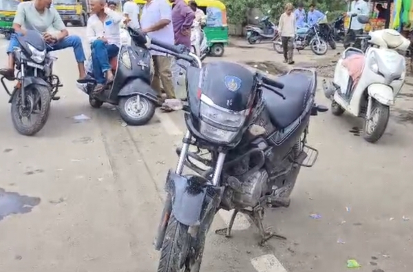 ડમ્પરને બાઈક ડમ્પરને બાઈક