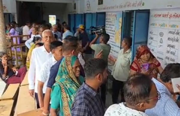 પાટણ નાગરિક સહકારી બેંકના સંચાલક મંડળની 15 બેઠકો માટે આજે મતદાન શરૂ , 35 ઉમેદવારો મેદાનમાં પાટણ નાગરિક સહકારી બેંકના સંચાલક મંડળની 15 બેઠકો માટે આજે મતદાન શરૂ , 35 ઉમેદવારો મેદાનમાં
