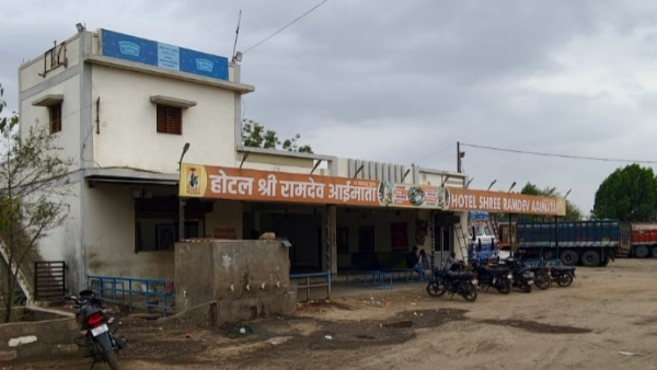 ચુડવા ખાતે સરકારી જમીન ખુલ્લી કરાઈ ચુડવા ખાતે સરકારી જમીન ખુલ્લી કરાઈ