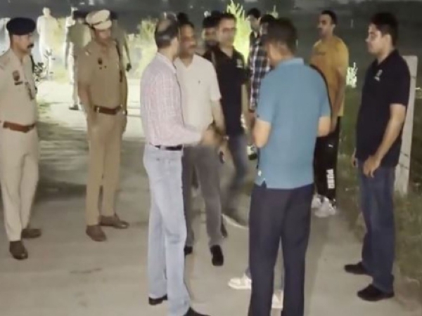 बहादुरगढ़ में घटनास्थल पर मौजूद पुलिस अधिकारी। फोटो  इंटरनेट मीडिया