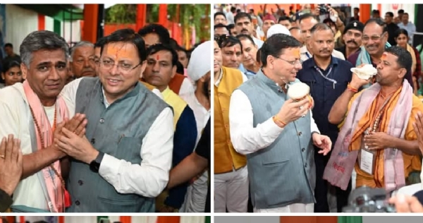 मुख्यमंत्री पुष्कर सिंह धामी से श्रद्धालु भेंट करते हुए।