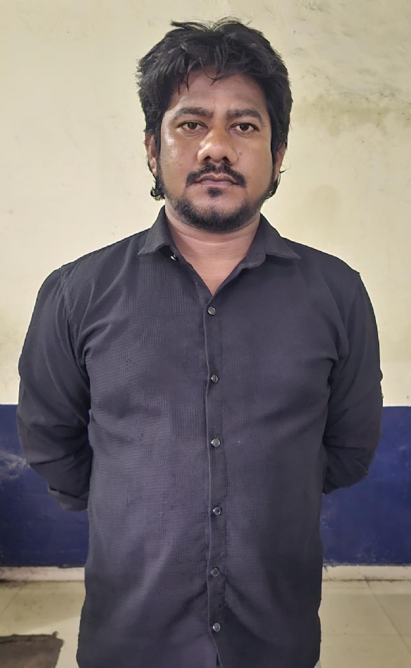 બૂટલેગર ઝડપાયો બૂટલેગર ઝડપાયો