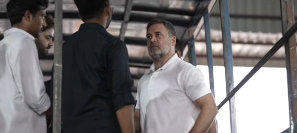 Rahul Gandhi meets bus and truck body builders in Rajasthan, listens to their problems