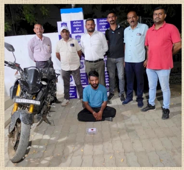 અંજાર ખાતેથી ઝડપાયેલ NDPS કેસનો આરોપી અંજાર ખાતેથી ઝડપાયેલ NDPS કેસનો આરોપી