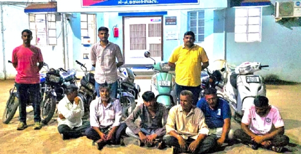 નખત્રાણા પોલીસ જુગાર કેસના આરોપીઓ નખત્રાણા પોલીસ જુગાર કેસના આરોપીઓ