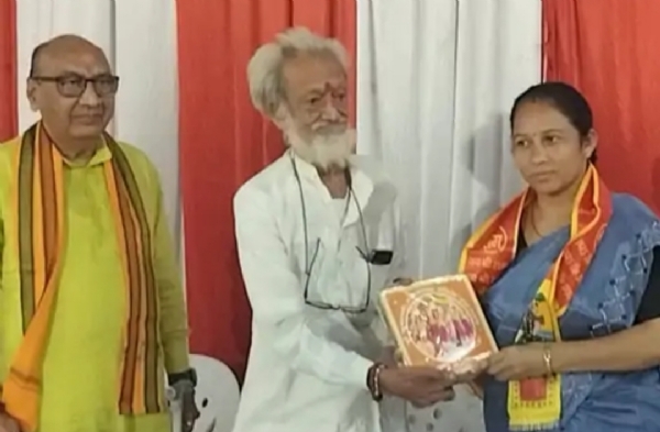 પાટણમાં નગરપાલિકાના 44 નવા સભ્યોના સન્માન માટે વિશેષ કાર્યક્રમનું આયોજન કરવામાં આવ્યું. પાટણમાં નગરપાલિકાના 44 નવા સભ્યોના સન્માન માટે વિશેષ કાર્યક્રમનું આયોજન કરવામાં આવ્યું.