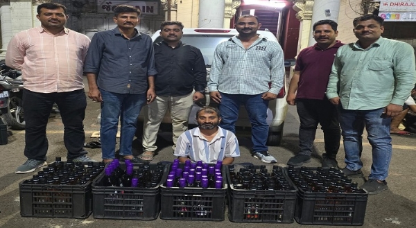 દારૂ સાથે દંપતી ઝડપાયું દારૂ સાથે દંપતી ઝડપાયું