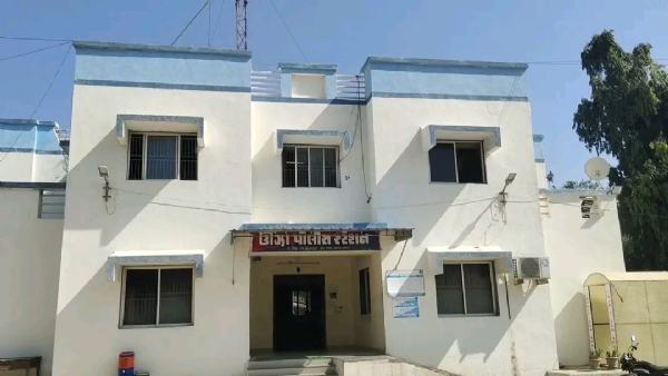 ઉંઝામાં ટિફિન પહોંચાડનાર પર વિશ્વાસ ભારે પડ્યો, વેપારીના રૂ. 1.90 લાખની રોકડની ચોરી ઉંઝામાં ટિફિન પહોંચાડનાર પર વિશ્વાસ ભારે પડ્યો, વેપારીના રૂ. 1.90 લાખની રોકડની ચોરી