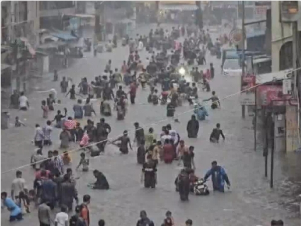 सूरत में भारी बारिश सूरत में भारी बारिश