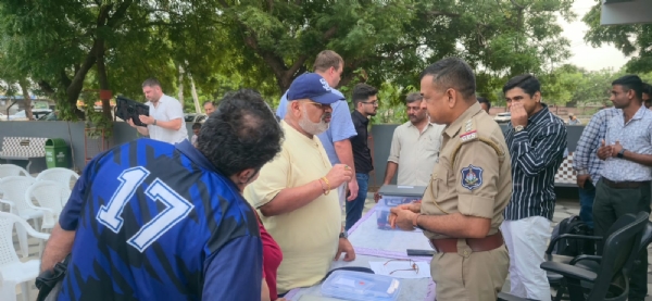 તેરા તુજકો અર્પણ કરતી આદિપુર પોલીસ