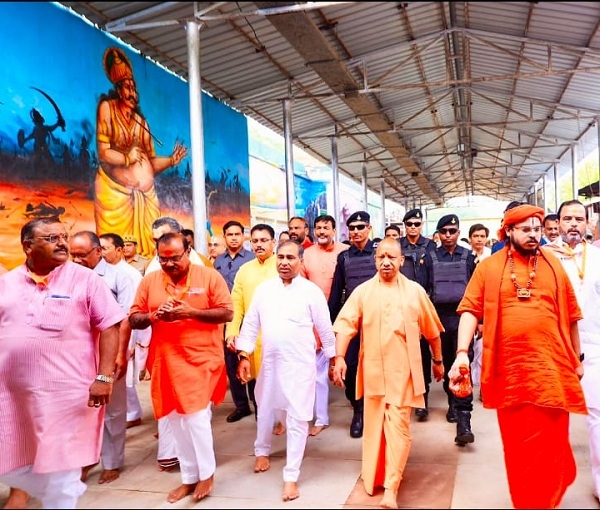યોગી આદિત્યનાથે કામદગીરી પર્વતની પરિક્રમા કરી
