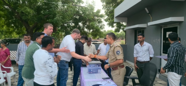 તેરા તુજકો અર્પણ કરતી આદિપુર પોલીસ