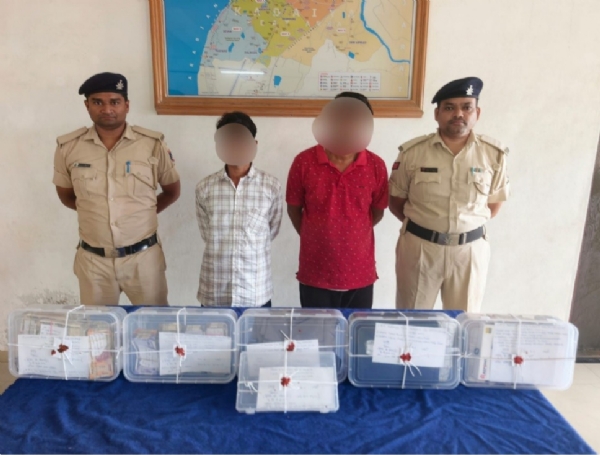 આરોપી સાથે પોલીસ ટીમ