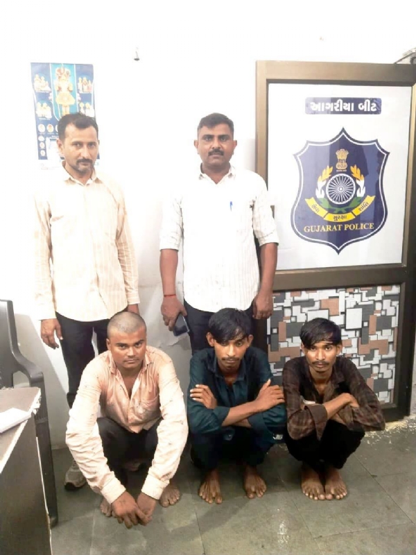 જાહેરનામાનો ભંગ: ઢાતરવડી નદીમાં નાહવા પડેલા ત્રણ યુવકો સામે પોલીસની કાર્યવાહી