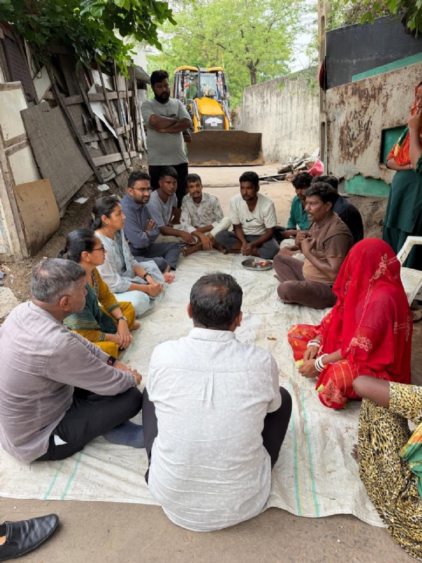 દિવાલ ધરાશાયી દુર્ઘટનામાં બાળકના મોત બાદ મનપાના પદાધિકારીઓએ પરિવારને પાઠવી સાંત્વના