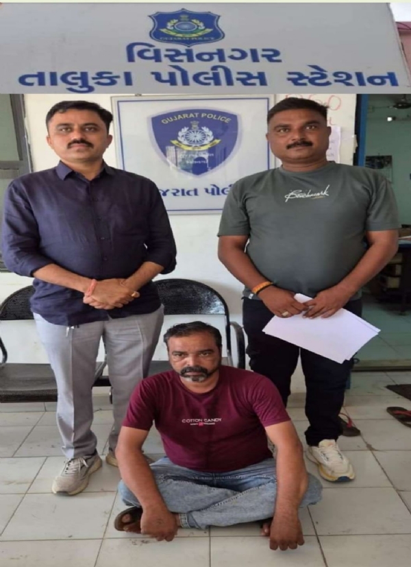 વિસનગર મારામારી કેસમાં એક વર્ષથી ફરાર આરોપી પેરોલ-ફર્લો સ્કોડના હાથે ઝડપાયો